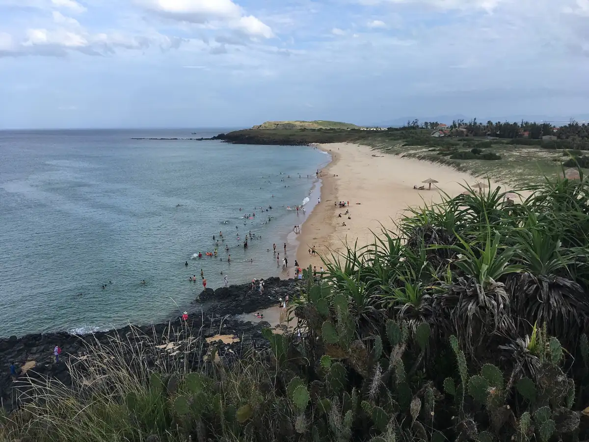 The small beach of Bai Xep with dark rocks